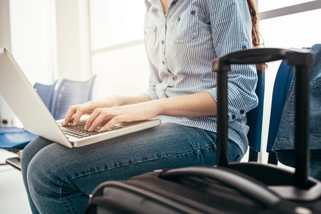 woman connecting in the waiting room PQN46QN